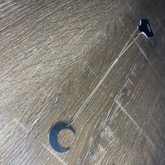 18” Crescent Moon Necklace 🌙 - Picture 1 of 4